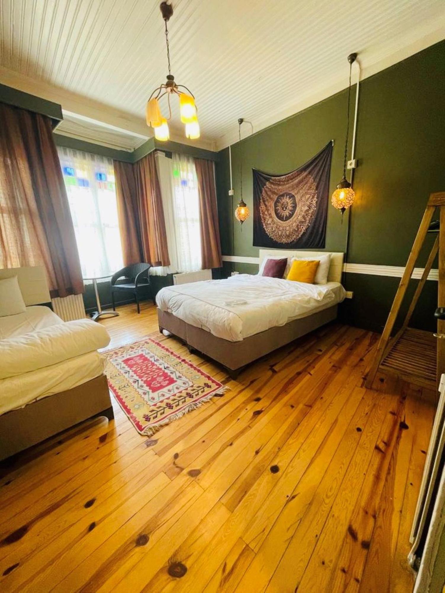 The Local Hostel & Guesthouse Istanbul Exterior photo
